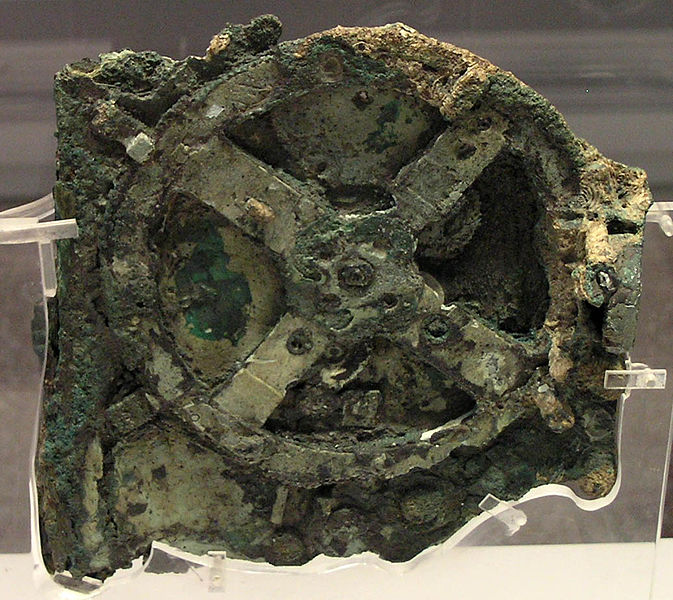 673px-NAMA_Machine_d’Anticythère_1.jpg